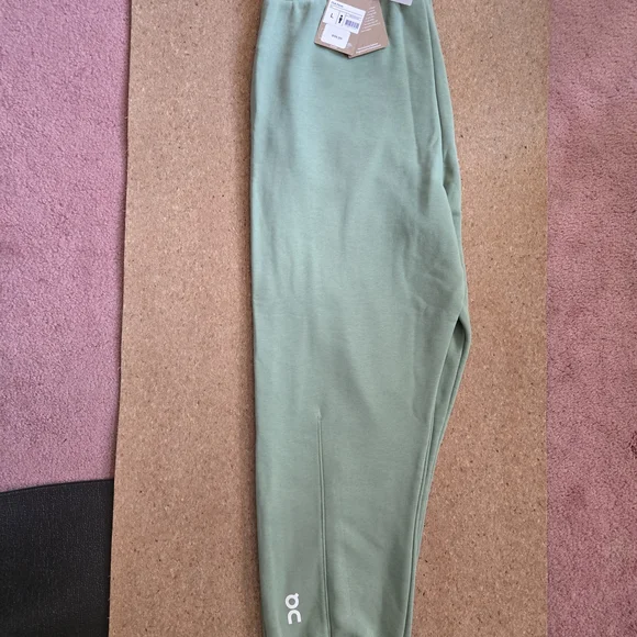 On Running Men's Club Pants, sweatpants, Joggers L - Men's Large NWT - Picture 5 of 11
